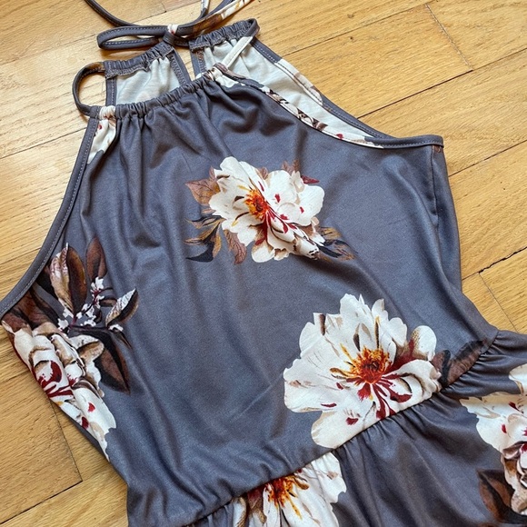 Halter dress size small - Picture 5 of 10